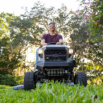 Murray mt100 Riding Lawn Tractor Mower 42 in. 13.5 HP 500cc E1350 Series Briggs and Stratton Engine 6-Speed Manual Gas - Image 4